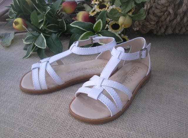 Beberlis White girl sandals with closed heel - Image 4