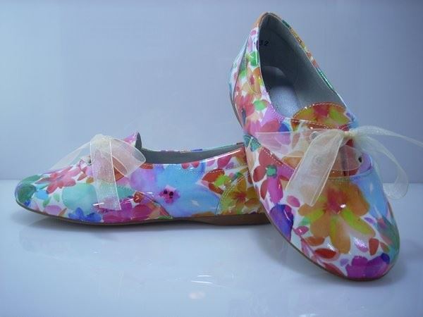 Blucher for girls in Flower printed patent leather - Image 2