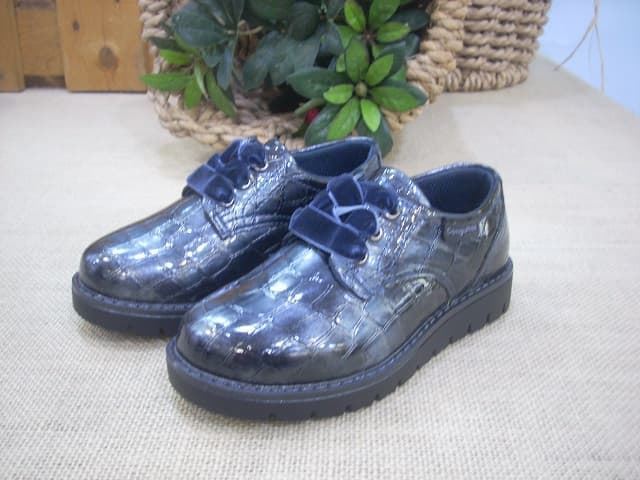 Conguitos Blucher for girls in navy patent leather - Image 1