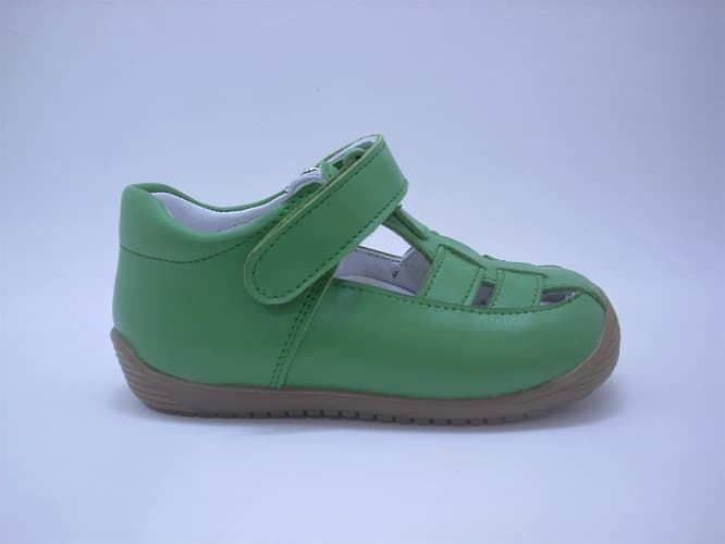 Green closed sandal for respectful babies - Image 1