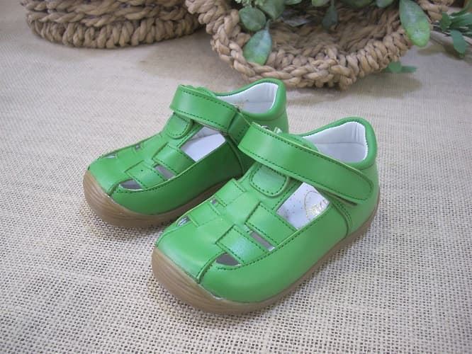 Green closed sandal for respectful babies - Image 4