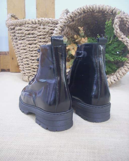 Bota Motera Charol Negro para niñas - Imagen 3