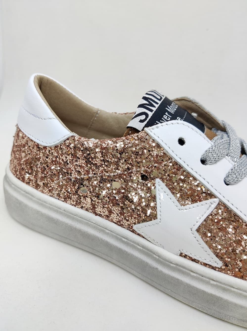 Sneakers Golden Star en Glitter Nude y Visón - Imagen 2