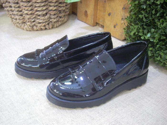 Mocasín de niña piel Charol Negro con Fleco - Imagen 4